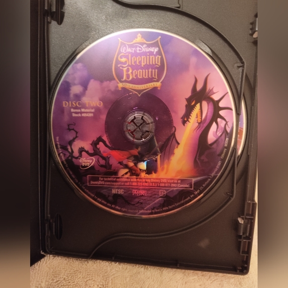 Walt Disney Platinum edition Sleeping Beauty 2 disc set - Picture 2 of 4